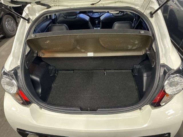 TOYOTA VITZ 2018 Image 21