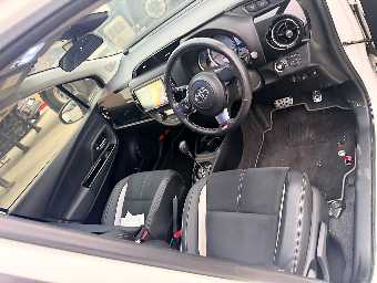 TOYOTA VITZ 2018 Image 10