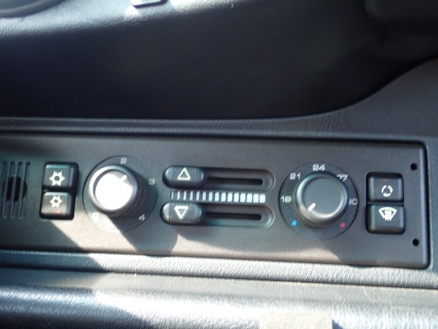 PORSCHE 911 1995 Image 38