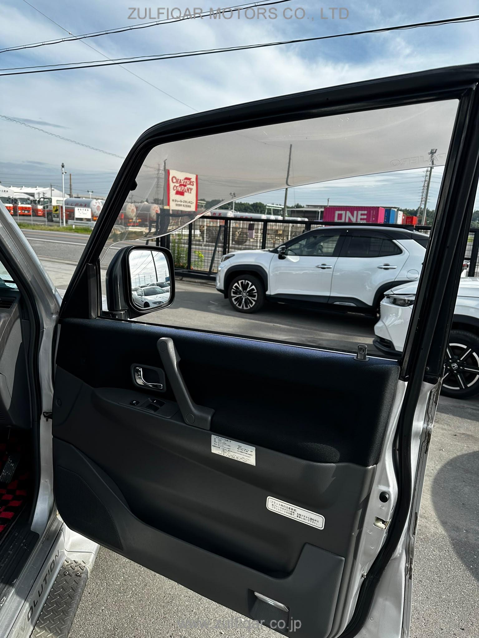MITSUBISHI PAJERO 1997 Image 8