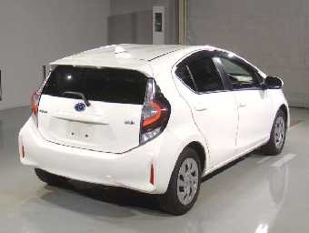 TOYOTA AQUA 2021 Image 2
