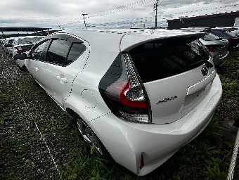 TOYOTA AQUA 2021 Image 2