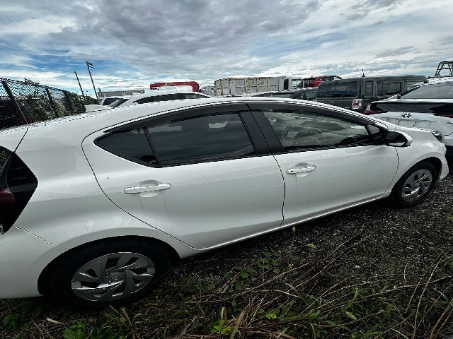 TOYOTA AQUA 2021 Image 21