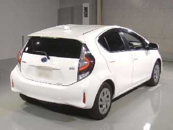 TOYOTA AQUA 2021 Image 2