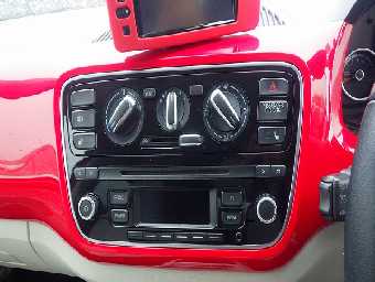 VOLKSWAGEN UP! 2015 Image 8