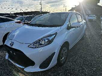 TOYOTA AQUA 2021 Image 2