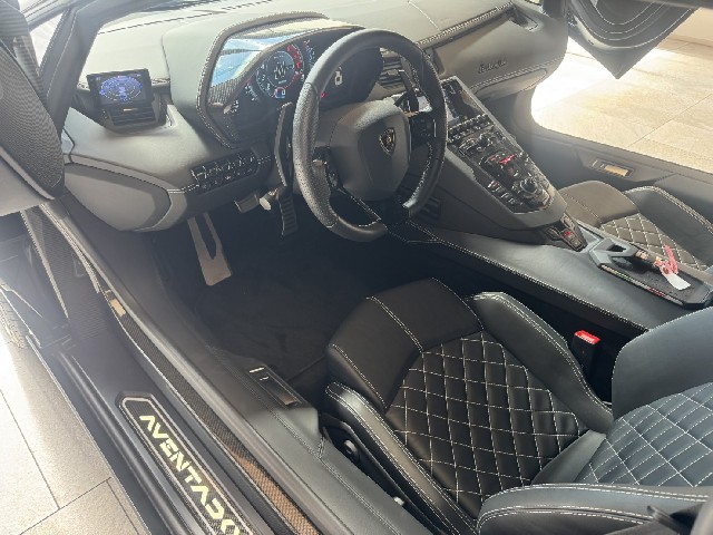 LAMBORGHINI AVENTADOR 2021 Image 24