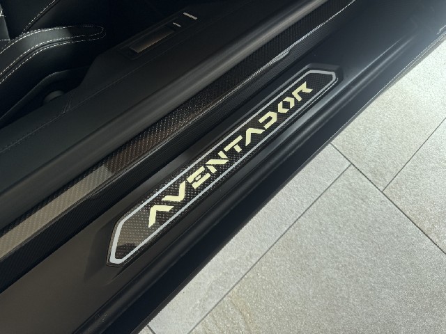 LAMBORGHINI AVENTADOR 2021 Image 44