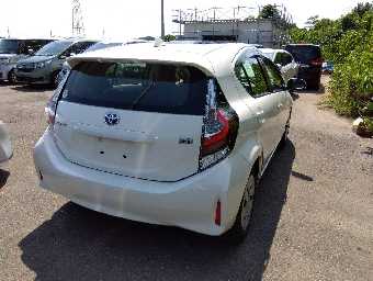 TOYOTA AQUA 2021 Image 2