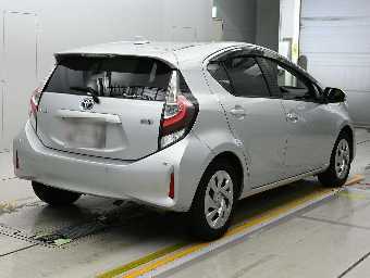 TOYOTA AQUA 2021 Image 2