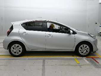 TOYOTA AQUA 2021 Image 3