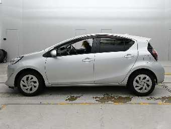 TOYOTA AQUA 2021 Image 4