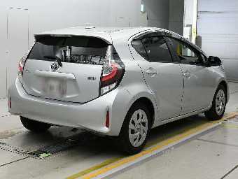 TOYOTA AQUA 2021 Image 2