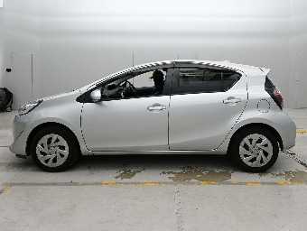 TOYOTA AQUA 2021 Image 4