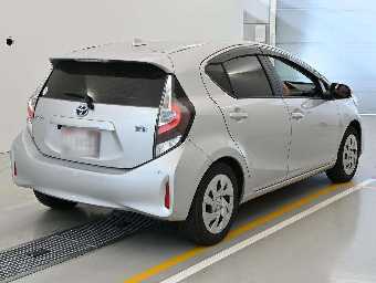 TOYOTA AQUA 2021 Image 2