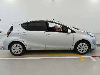 TOYOTA AQUA 2021 Image 3