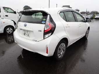 TOYOTA AQUA 2021 Image 2