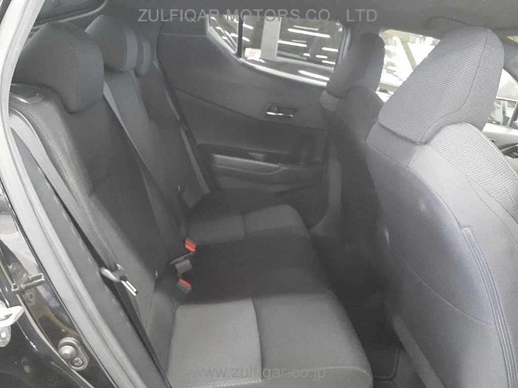 TOYOTA C-HR 2018 Image 11
