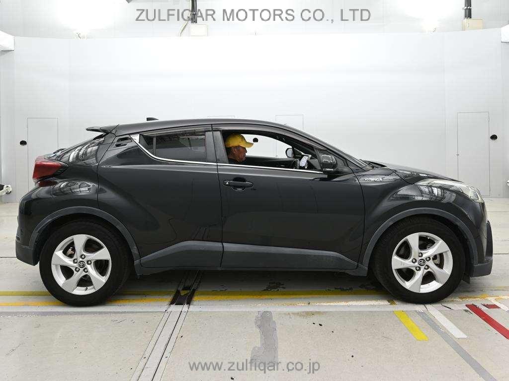 TOYOTA C-HR 2018 Image 3