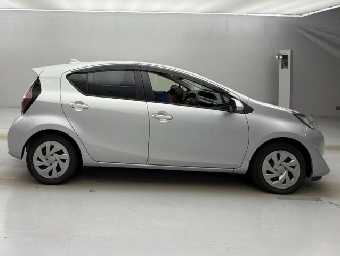 TOYOTA AQUA 2021 Image 6