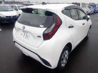 TOYOTA AQUA 2021 Image 2