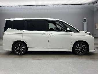TOYOTA VOXY 2023 Image 5