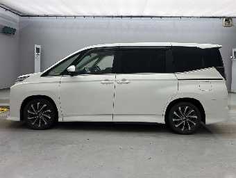 TOYOTA VOXY 2023 Image 6