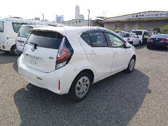 TOYOTA AQUA 2021 Image 2