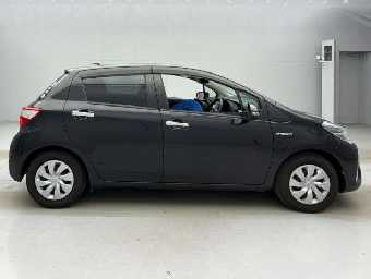 TOYOTA VITZ 2019 Image 6