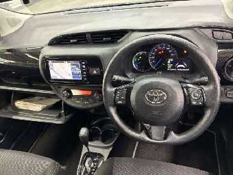 TOYOTA VITZ 2019 Image 8