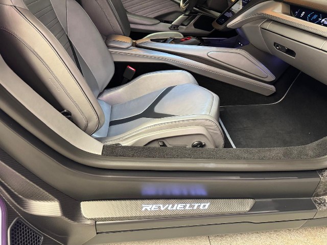 LAMBORGHINI REVUELTO 2026 Image 26