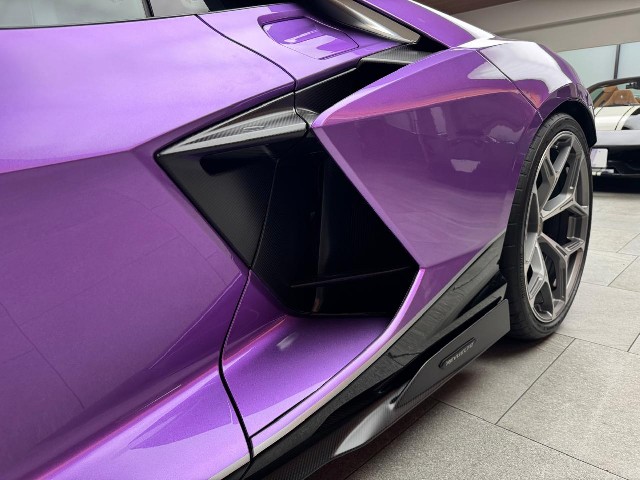 LAMBORGHINI REVUELTO 2026 Image 39
