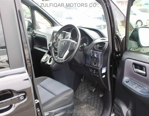 TOYOTA VOXY 2016 Image 11