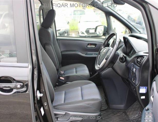 TOYOTA VOXY 2016 Image 12