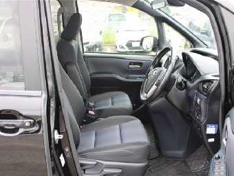TOYOTA VOXY 2016 Image 12