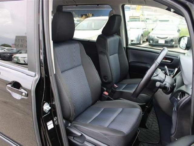 TOYOTA VOXY 2016 Image 19