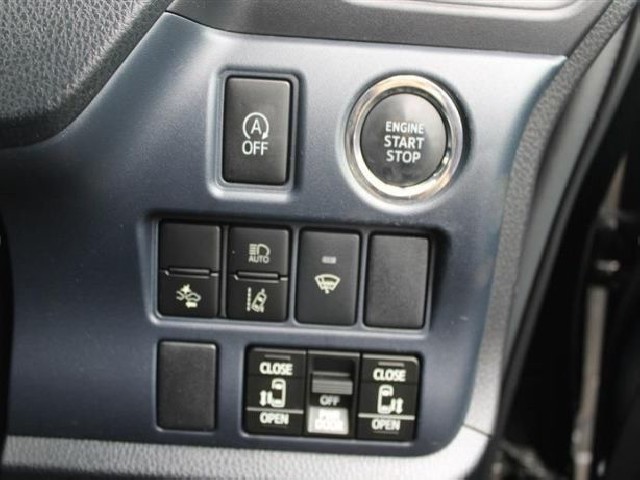 TOYOTA VOXY 2016 Image 24