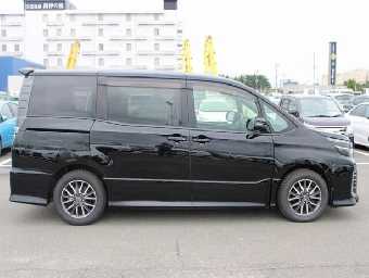 TOYOTA VOXY 2016 Image 4