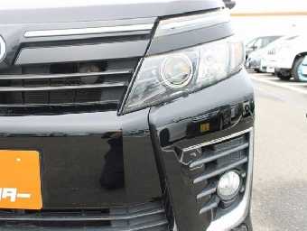 TOYOTA VOXY 2016 Image 9