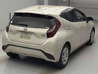 TOYOTA AQUA 2021 Image 2
