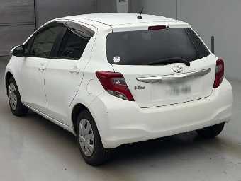 TOYOTA VITZ 2015 Image 4