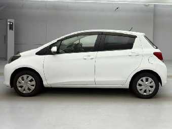 TOYOTA VITZ 2015 Image 5