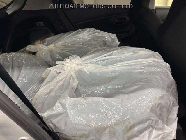 TOYOTA VITZ 2019 Image 7